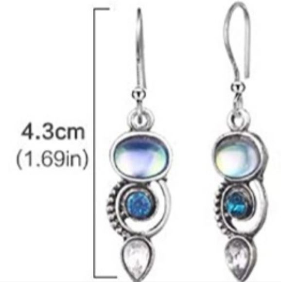 Vintage Style Earrings - Picture 2 of 2